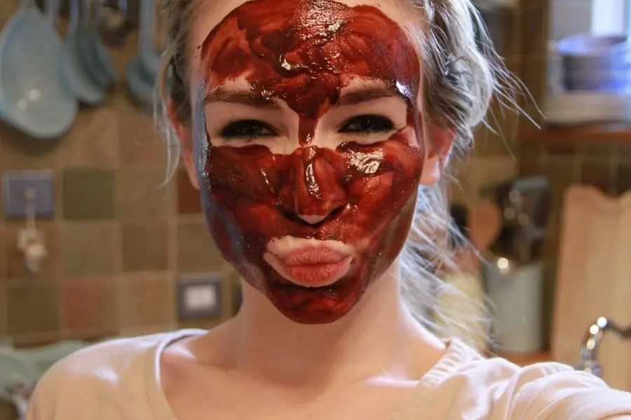 red wine mask